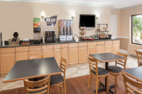  Vacation Hub International | Travelodge by Wyndham Fort Myers Facilities