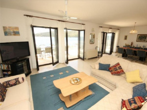  Vacation Hub International | Croatia Sea Front Villa Facilities