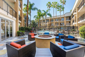  Vacation Hub International | Comfort Inn & Suites Orange County John Wayne Airport Facilities