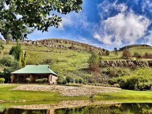  Vacation Hub International | Trout River Falls Facilities