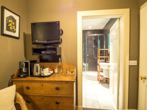  Vacation Hub International | Six Brunton Place Facilities