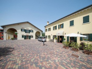  Vacation Hub International | Hotel Venice Resort Airport Facilities