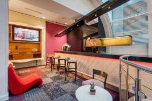  Vacation Hub International | Ikonik Parlament Facilities