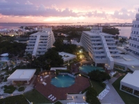  Vacation Hub International | Park Royal Cancún Food