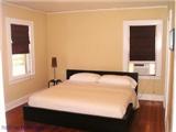  Vacation Hub International | Charming Home Near Astoria Park and NYC Ferry Food