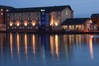  Vacation Hub International | Holiday Inn Express Cardiff Bay Food