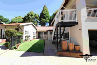  Vacation Hub International | Acacia Grove Guest House (PTY) LTD Food