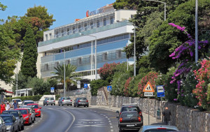  Vacation Hub International | Hotel Lero Food