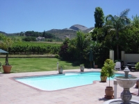  Vacation Hub International | Oaktree Lodge Food