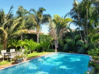  Vacation Hub International | Kennington Palms Food