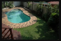  Vacation Hub International | Rainbird Place Food