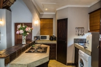  Vacation Hub International | Raptors Lodge Accomodation Food