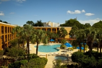  Vacation Hub International | Quality Suites Orlando Food