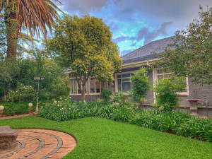  Vacation Hub International | Dersley Manor Food