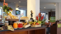  Vacation Hub International | Park Regis Kuta hotel Food