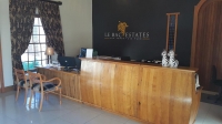  Vacation Hub International | Le Bac Estates Food