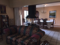  Vacation Hub International | Treelands Castle Food