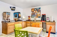  Vacation Hub International | Travelodge by Wyndham Las Vegas Center Strip Food