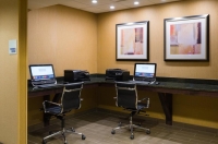  Vacation Hub International | Holiday Inn Express Philadelphia Penns Landing Food
