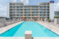  Vacation Hub International | Howard Johnson by Wyndham Virginia Beach At The Beach Food