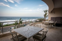  Vacation Hub International | Vetho House Food