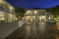  Vacation Hub International | Three Boutique Hotel Food