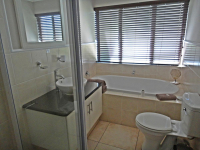  Vacation Hub International | Zimbali Villa 05 Acaciawood Food