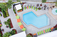  Vacation Hub International | Holiday Inn & Suites Across from Universal Orlando™ Food