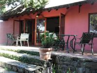  Vacation Hub International | House on Westcliff Food