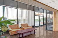 Vacation Hub International | Super 8 by Wyndham Jamaica North Conduit Food