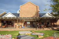  Vacation Hub International | 2 Owls Guesthouse Food