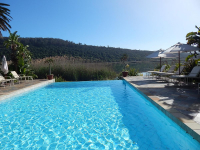  Vacation Hub International | Traders Hotel @ Lake Pleasant Living Food