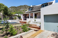 Vacation Hub International | Cape Dutch Sea Cottage Food