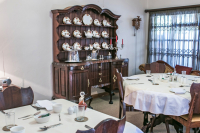  Vacation Hub International | Middle Street Manor Food