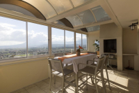 Vacation Hub International | Aurora Penthouse Food