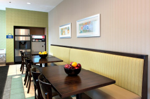  Vacation Hub International | Days Inn by Wyndham Toronto East Beaches Food