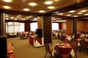  Vacation Hub International | Hotel Benczur Food