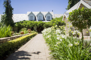  Vacation Hub International | Barney Barnato B&B Food