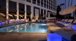  Vacation Hub International | Beverly Hills Marriott Food