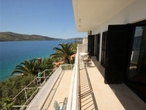  Vacation Hub International | Croatia Sea Front Villa Food
