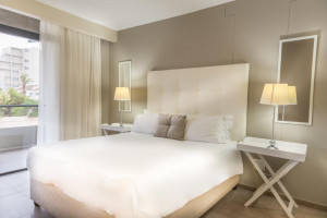  Vacation Hub International | 205 La Cabina Food