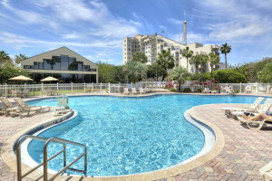  Vacation Hub International | The Enclave Hotel & Suites Food