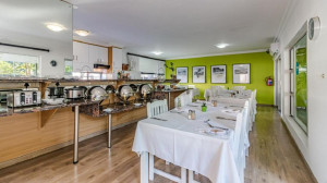  Vacation Hub International | Silver Oaks Boutique Hotel Food