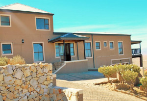  Vacation Hub International | The Views Guesthouse Food