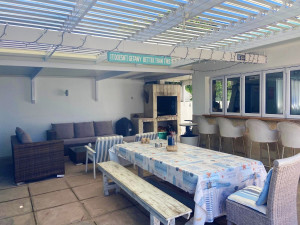  Vacation Hub International | Leisure Island Beach Home Food