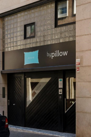  Vacation Hub International | House by Pillow Food