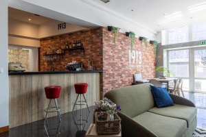  Vacation Hub International | Legendary Porto Hotel Food