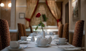  Vacation Hub International | Rochester Hotel by Blue Orchid Food