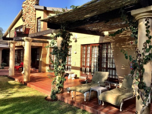  Vacation Hub International | MacGregors Guest House Food
