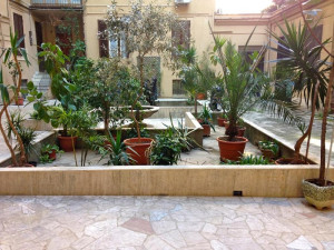  Vacation Hub International | Little Rose Rooms Food